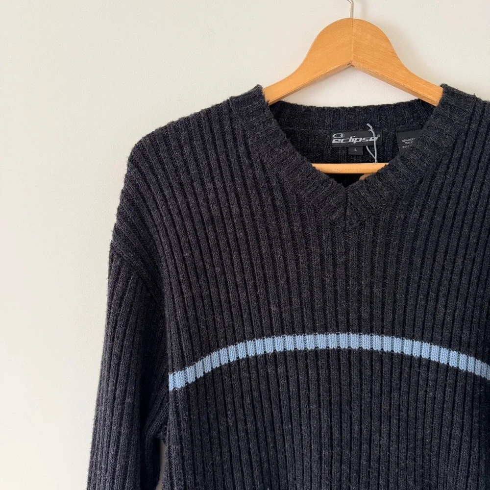 Vintage Eclipse Gray Ribbed Sweater with Blue Stripe - Picture 3 of 5